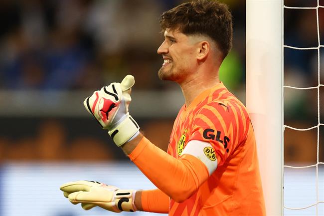 Chelsea quan tam Gregor Kobel cua Dortmund