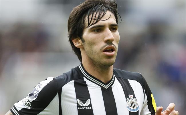 HLV Newcastle chia sẻ về cáo buộc nhằm vào Sandro Tonali