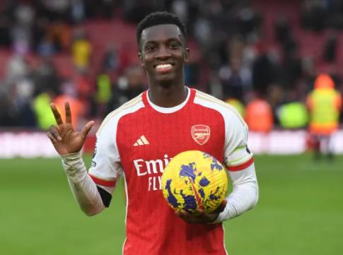 Eddie Nketiah được so sánh với Thierry Henry