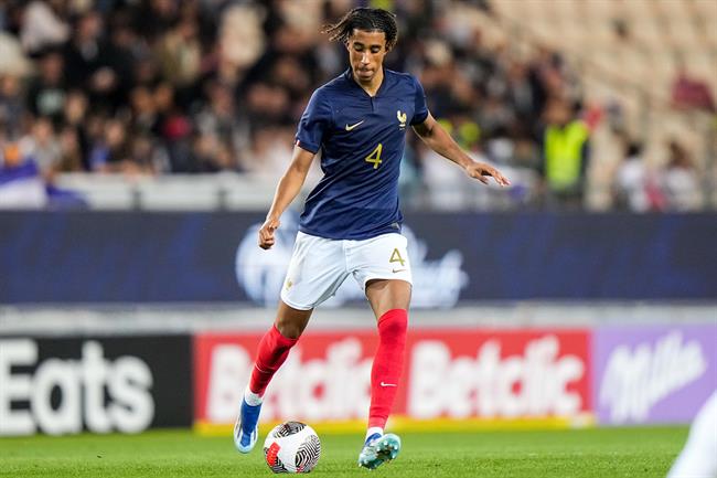 Leny Yoro duoc Chelsea va MU quan tam