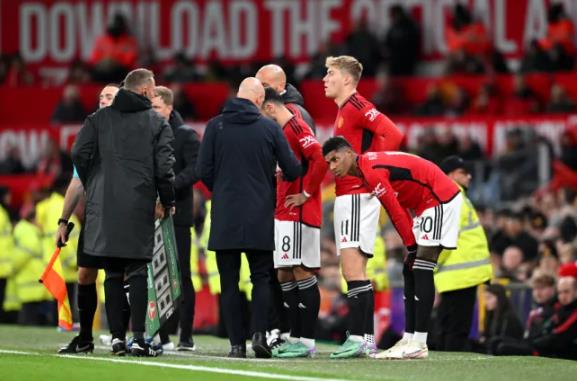 Erik ten Hag giải thích lý do thay người quá nhiều ngay sau hiệp 1