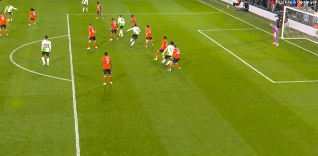 Pha bỏ lỡ không thể tin được của Darwin Nunez