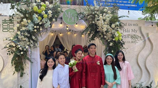 Hoà Minzy, Bảo Hân dự đám hỏi của Văn Hậu và Doãn Hải My