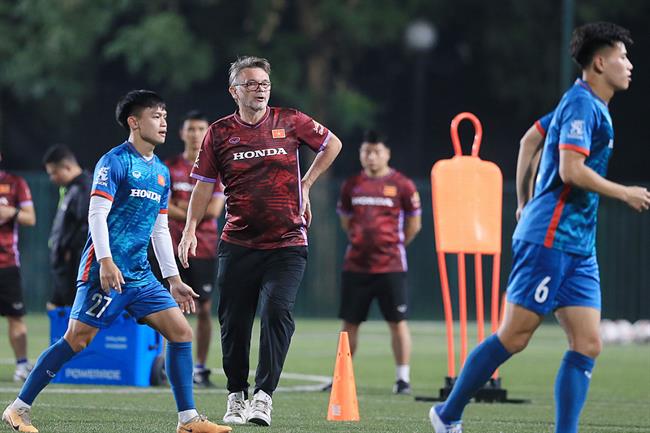 Sự kiên định của HLV Troussier có đem lại “trái ngọt”?