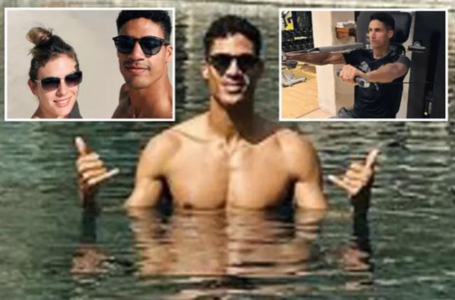 Raphael Varane cùng vợ thư giãn trên bãi biển