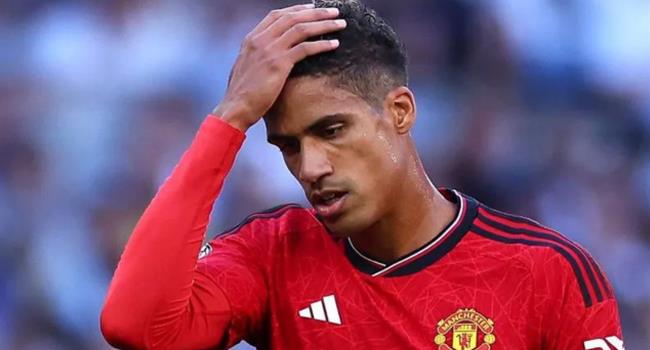 MU chốt 2 mục tiêu thay thế Raphael Varane