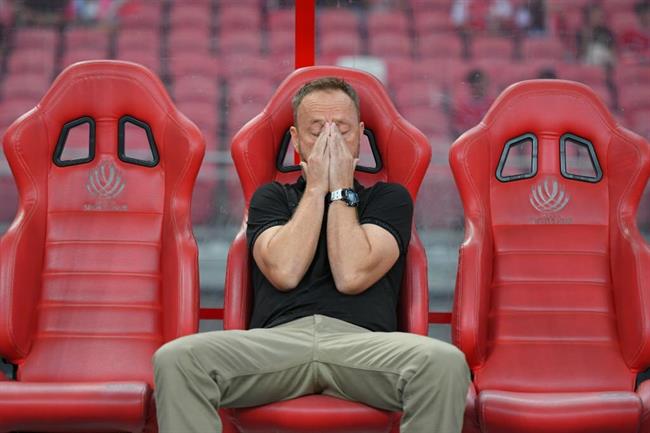 Đội tuyển Thái Lan có tướng mới thay HLV Polking sau trận thắng Singapore