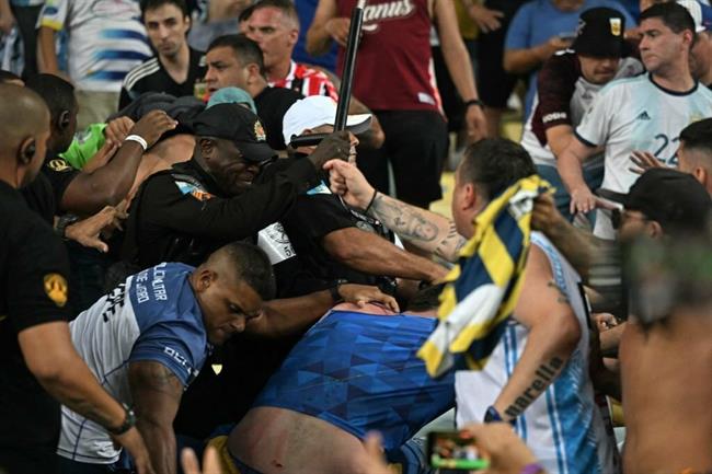 Messi chỉ trích cảnh sát Brazil vì dùng gậy trấn áp CĐV Argentina 1