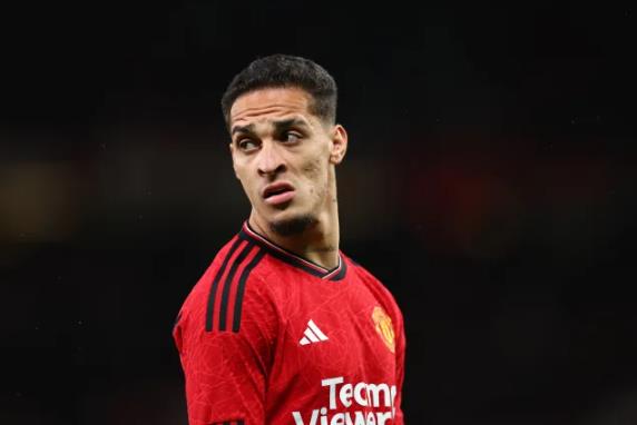 Antony khong co ten trong danh sach thi dau truoc Everton