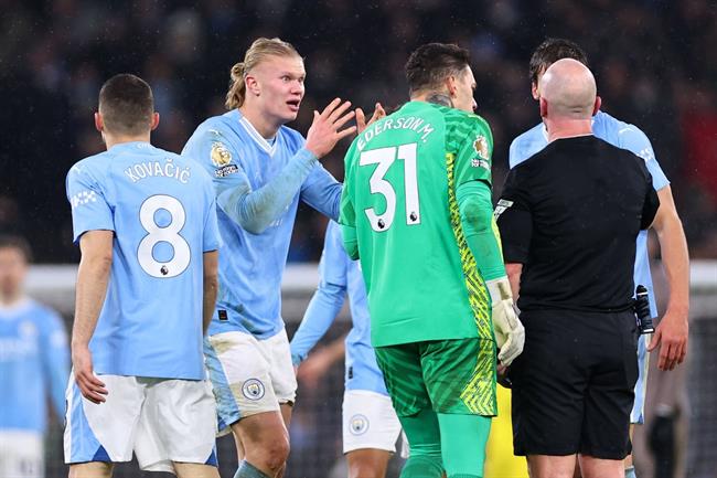 Pep Guardiola giải thích hành động của Haaland sau trận hòa của Man City