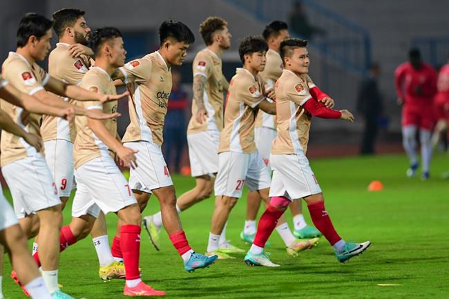 Quang Hải bất ngờ đeo băng đội trưởng CAHN