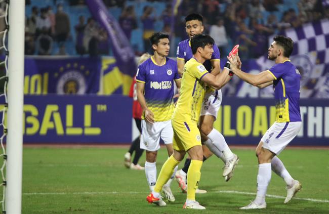 Thủ môn Văn Hoàng lọt vào đội hình xuất sắc nhất AFC Champions League