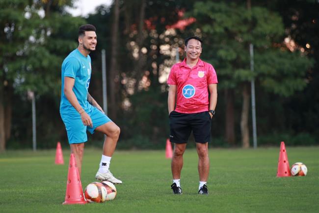 Hendrio không được đăng ký, HLV Nam Định nói gì?