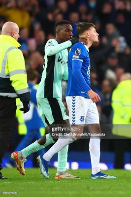 Tiền đạo Chelsea thoát án phạt sau khi bóp cổ đối phương 1 Tiền đạo Chelsea thoát án phạt sau khi bóp cổ đối phương 1