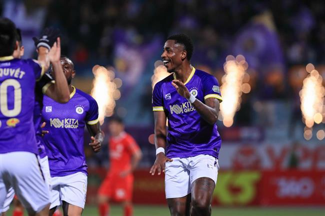 Văn Quyết kiến tạo, tân binh Delnison Junior lần đầu ghi bàn cho Hà Nội FC