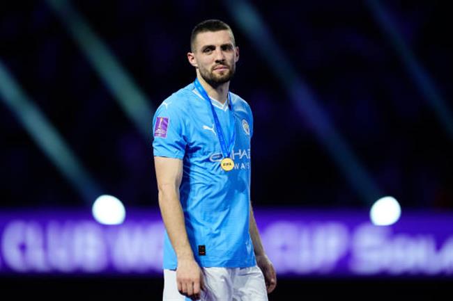 Kovacic xô đổ kỷ lục của Ronaldo trong ngày Man City giành cú ăn 5