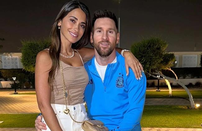 Lionel Messi đăng ảnh tập gym cùng bà xã ở quê nhà