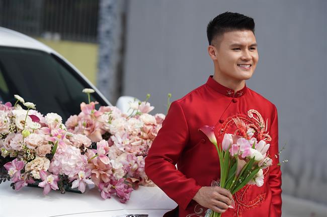 Quang Hải đi xế hộp 10 tỷ trong lễ ăn hỏi Chu Thanh Huyền