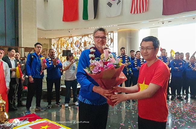 ĐT Việt Nam được đón tiếp nồng nhiệt sau khi tới Qatar 2