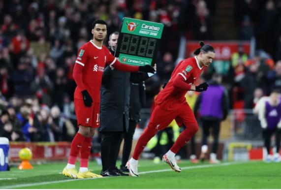  Darwin Nunez vao san tu bang ghe du bi truoc Liverpool va choi tot