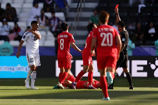 Thầy trò HLV Troussier nhận tin kém vui từ AFC