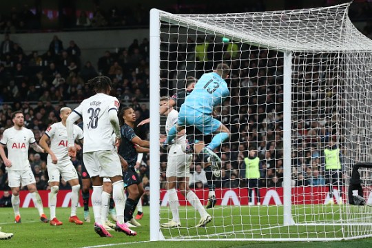 Cầu thủ Tottenham không phục sau trận thua Man City