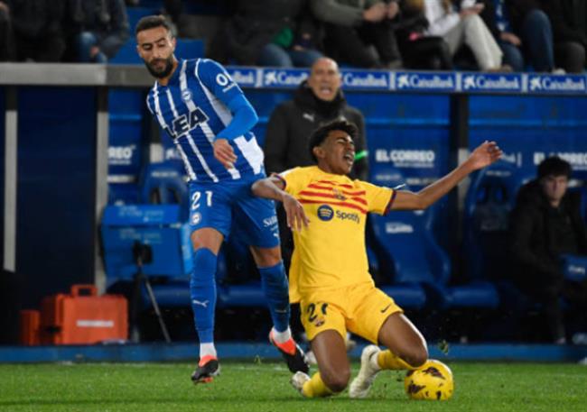 HLV Xavi danh gia cao man trinh dien cua Lamine Yamal