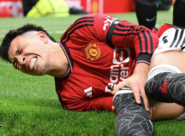 Dalot ngầm thừa nhận Lisandro Martinez dính chấn thương nặng