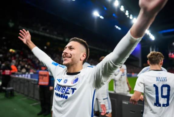 Roony Bardghji dang duoc MU va Tottenham quan tam