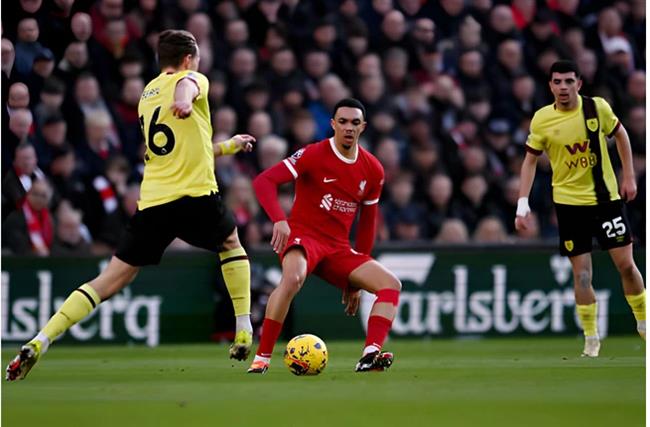 Trent Alexander-Arnold lập kỷ lục, Klopp nói gì?