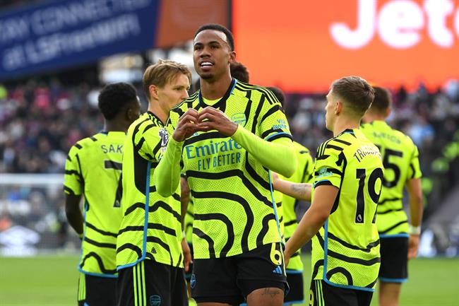 Martin Odegaard 'ưng cái bụng' với màn thể hiện của Arsenal trước West Ham