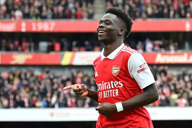 Huyen thoai Arsenal phan phao Rio Ferdinand ve Bukayo Saka