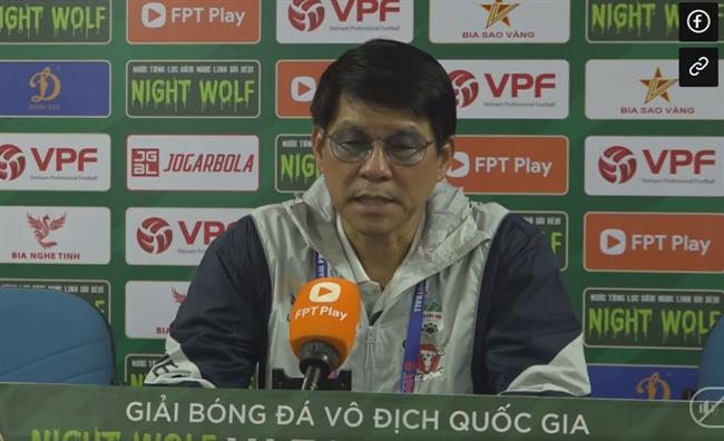 HLV Vũ Tiến Thành phàn nàn chuyện trọng tài sau trận hòa của HAGL
