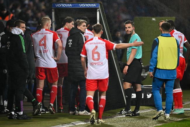 Joshua Kimmich xô xát với trợ lý của HLV Thomas Tuchel 1 Joshua Kimmich xô xát với trợ lý của HLV Thomas Tuchel 1