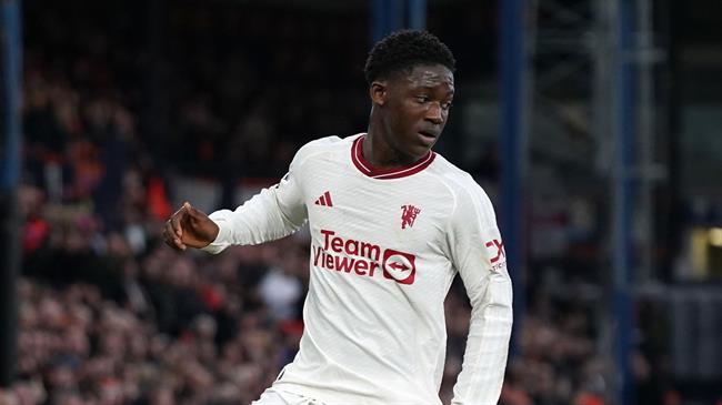 Kobbie Mainoo cần học hỏi Bukayo Saka và Phil Foden