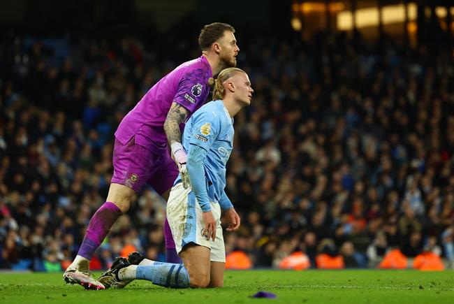 Thắng tối thiểu Brentford, Man City phả hơi nóng vào gáy Liverpool 3