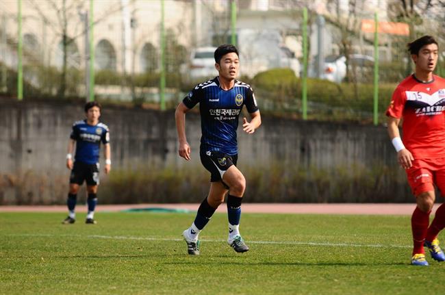 Xuân Trường trong màu áo Incheon United Xuan Truong trong mau ao Incheon United