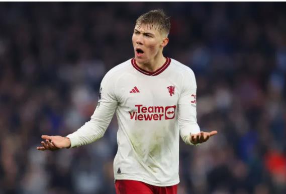 Cesc Fabregas so sanh Rasmus Hojlund voi Ruud van Nistelrooy