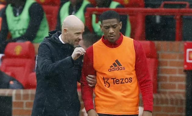 HLV Erik ten Hag chia se ve Anthony Martial