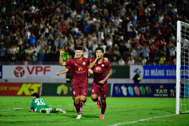 Tiền đạo Hà Đức Chinh chuẩn bị lên chức bố