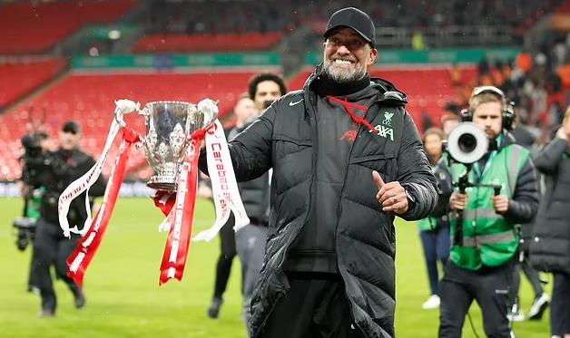 HLV Jurgen Klopp đã từ chối bắt tay trọng tài Chris Kavanagh HLV Jurgen Klopp da tu choi bat tay trong tai Chris Kavanagh