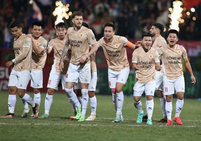 Bùi Hoàng Việt Anh cực chiều fan sau trận CAHN thắng Thanh Hoá