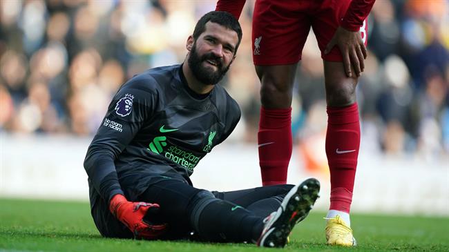 Jurgen Klopp bao tin cuc buon ve chan thuong cua Alisson
