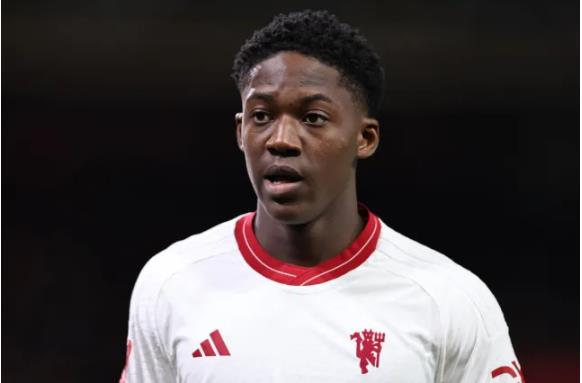 Tiết lộ bất ngờ về chuyện hợp đồng của Kobbie Mainoo Tiet lo bat ngo ve chuyen hop dong cua Kobbie Mainoo