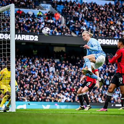 Cận cảnh tình huống bỏ lỡ khó tin của Erling Haaland