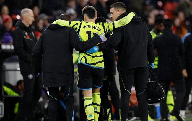 Gabriel Martinelli dinh chan thuong truoc Sheffield