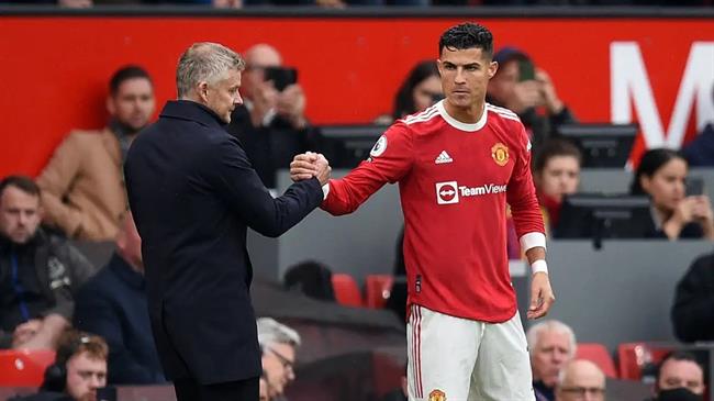 Solskjaer: Ronaldo xuất hiện làm ảnh hưởng tới phòng thay đồ MU