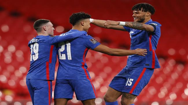 Rio Ferdinand danh gia cao Phil Foden va Ollie Watkins