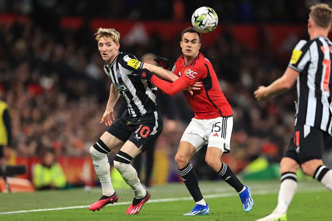 Sergio Reguilon khóc nức nở sau khi MU thua Newcastle 1