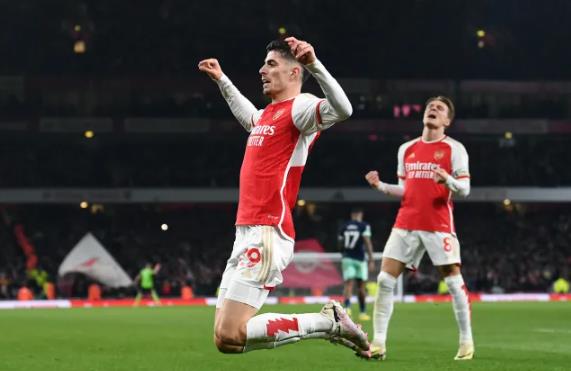 Arsenal dẫn đầu Ngoại hạng Anh sau vòng 28 Arsenal dan dau Ngoai hang Anh sau vong 28